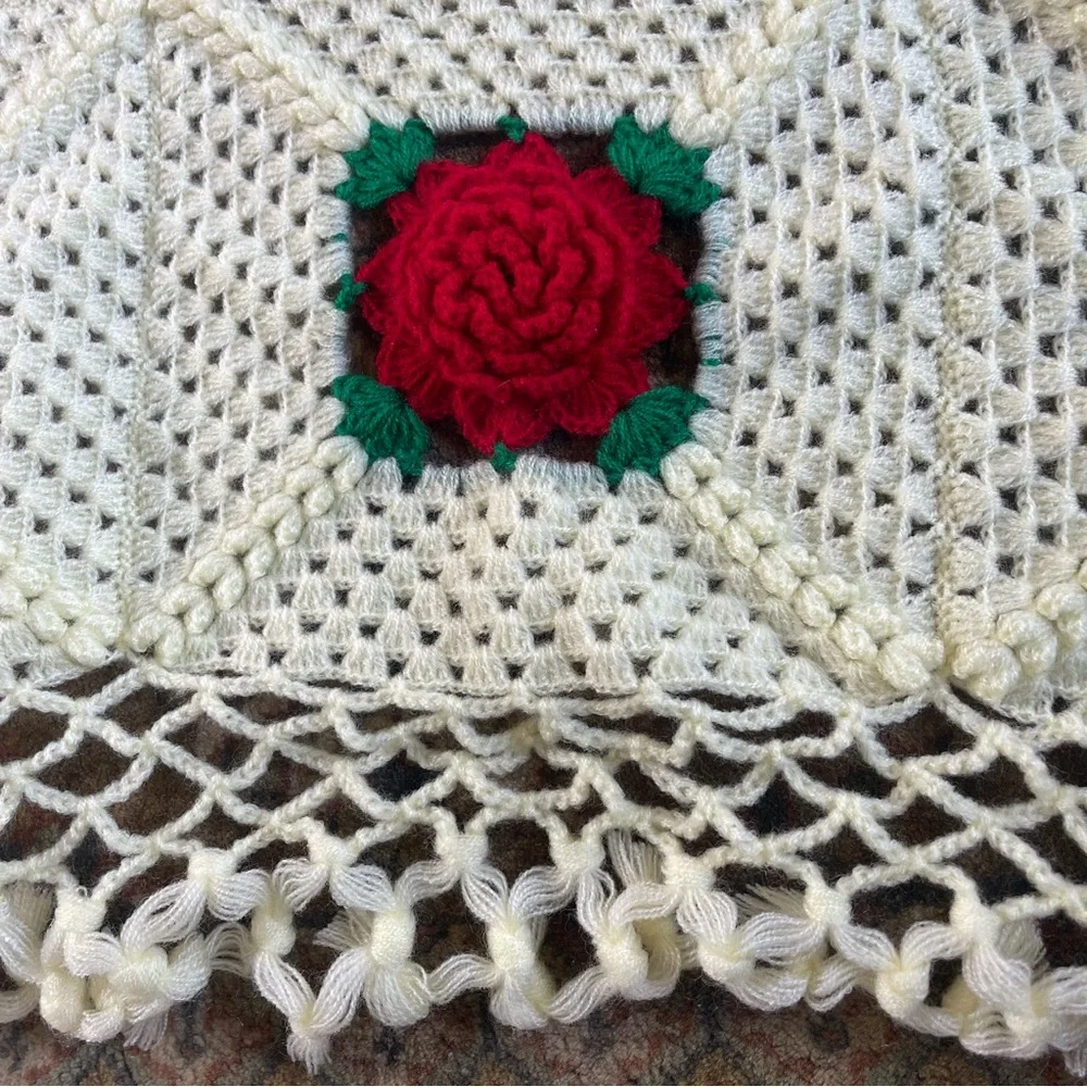 Vintage Hand Crochet Red Roses Bedspread Coverlet